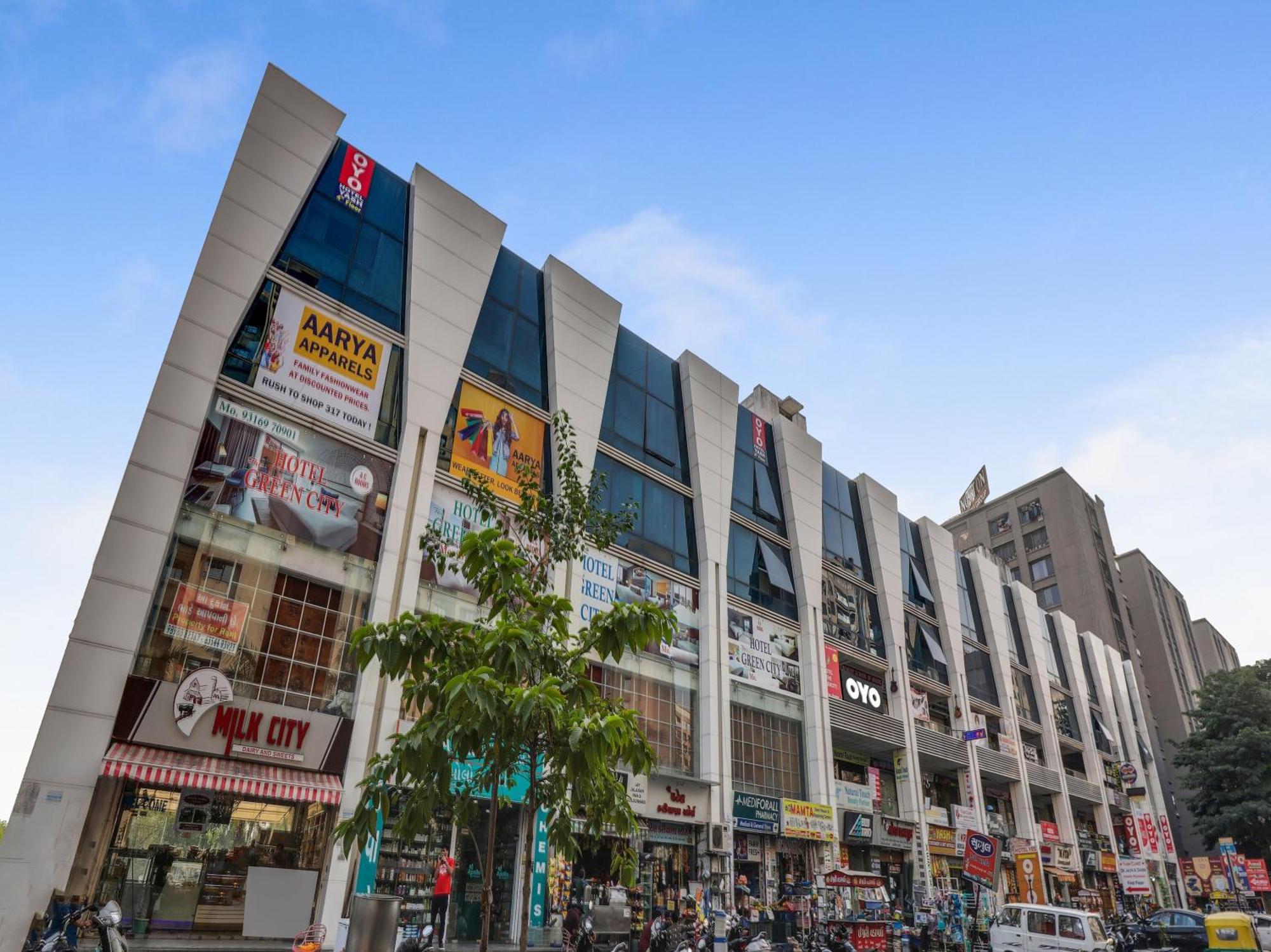 Hotel O Green City Surat Exterior foto